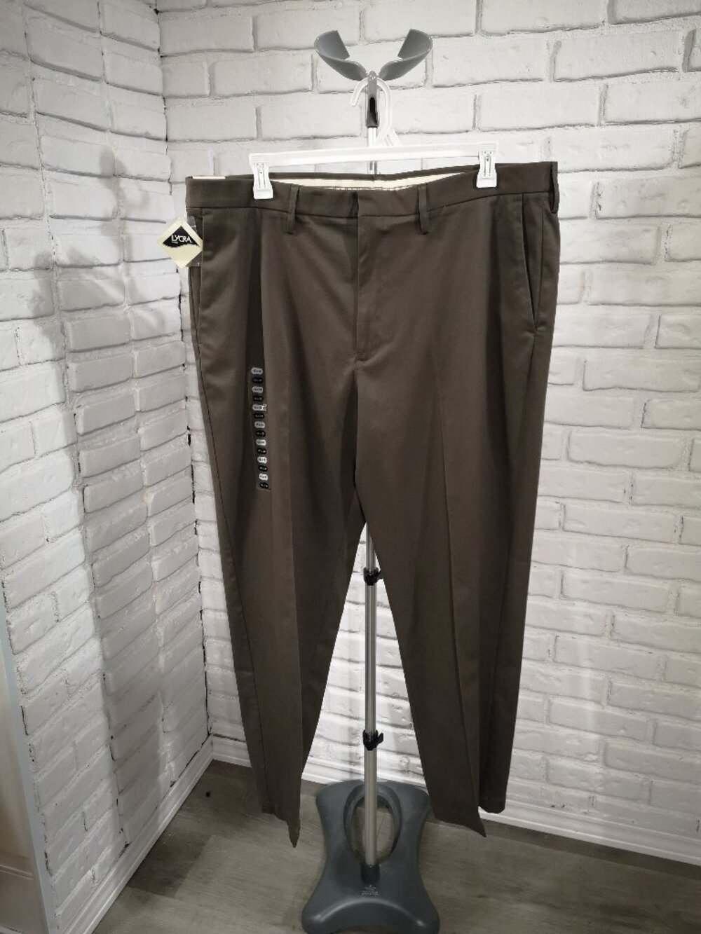 NWT Haggar Men's Size 42/30 Olive Classic Fit Flexible Waistband City Khaki Pant